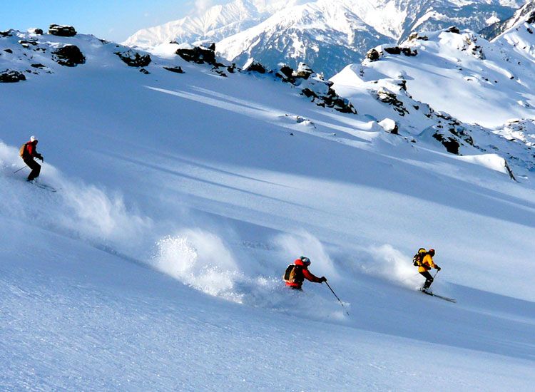 skiing-in-auli (1)